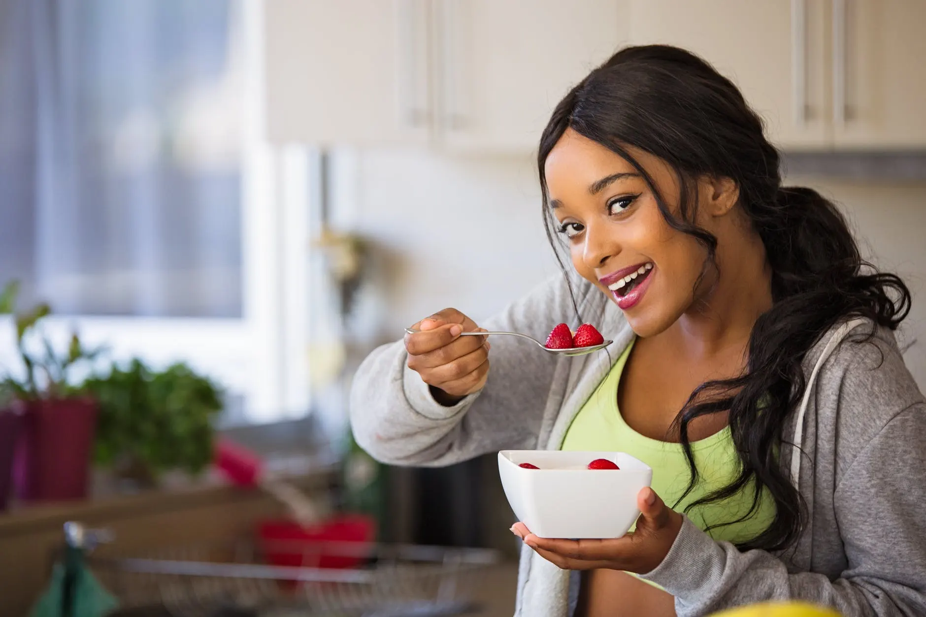 A women eating healthy food